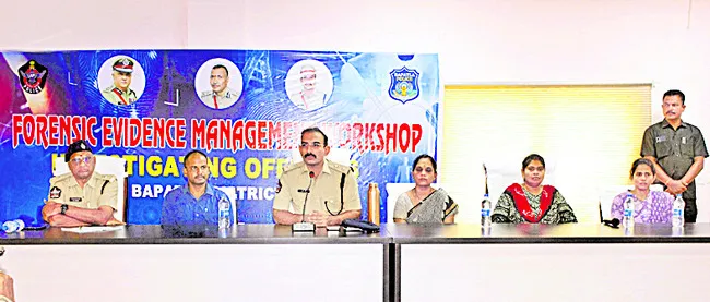 సాక్ష్యాధారాల సేకరణలో నైపుణ్యం కలిగి ఉండాలి