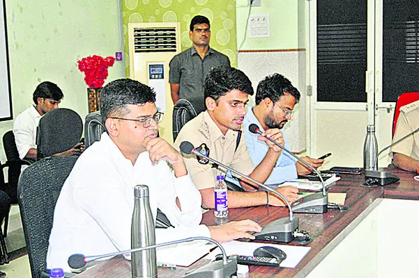 రోడ్డు ప్రమాదాల నివారణకు కఠిన చర్యలు