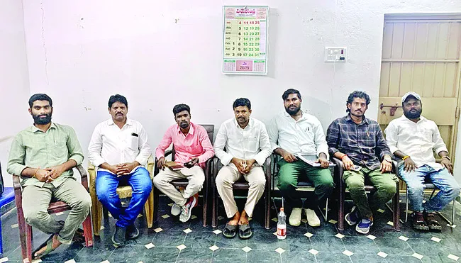 ఇంధన సహాయకుల జీవితాలతో ఆడుకోవద్దు