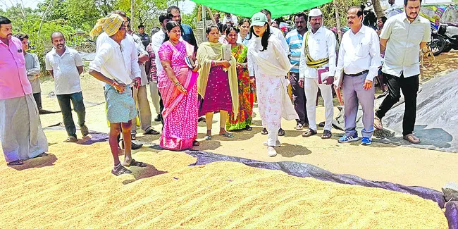 కొనుగోలు కేంద్రాల్లో ఇబ్బందులుండొద్దు