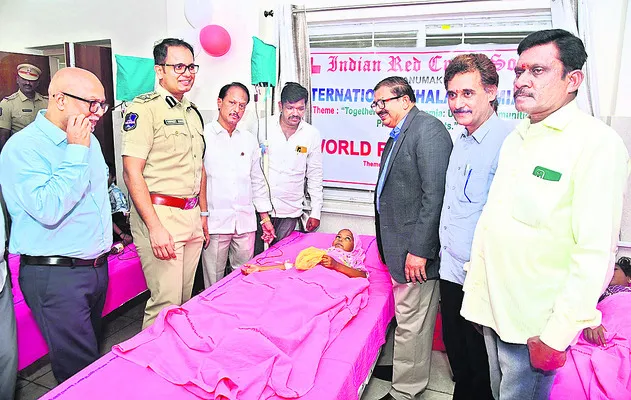 అత్యవసర సమయాల్లో రెడ్‌ క్రాస్‌