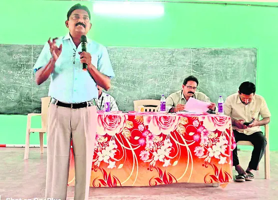 కడప వీఅండ్‌ఎస్‌ఓ సస్పెన్షన్‌   