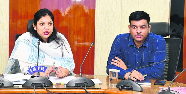అంగన్వాడీ, ప్రభుత్వ పాఠశాలల్లో అడ్మిషన్లు పెంచాలి