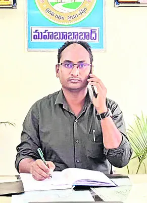 ఊరికి బస్సులు వేయండి