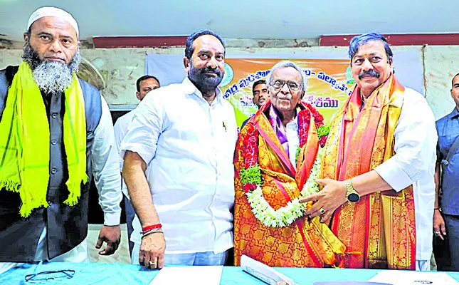 మున్సిపల్ చైర్మన్గా మదార్ సాహెబ్ బాధ్యతల స్వీకరణ