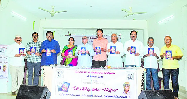 కవిత్వానికి సమాజమే పునాది 