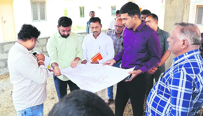 డబుల్ బెడ్రూం ఇళ్లను నిర్మించి ఇస్తాం