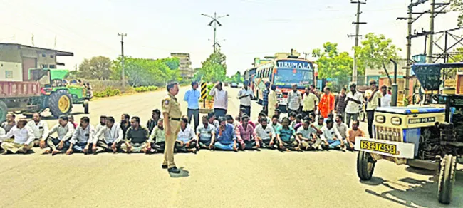 ఇసుక రీచ్లు తెరవాలి