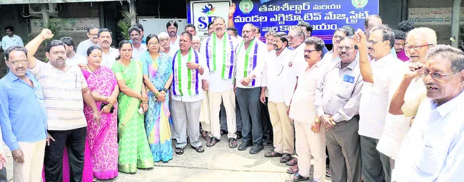 కుట్టుమెషీన్ల పేరుతో కూటమి దోపిడీ