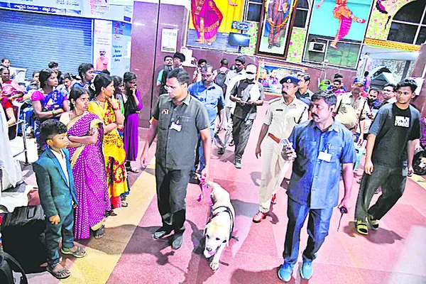 విజయవాడ రైల్వే స్టేషన్లో తనిఖీలు