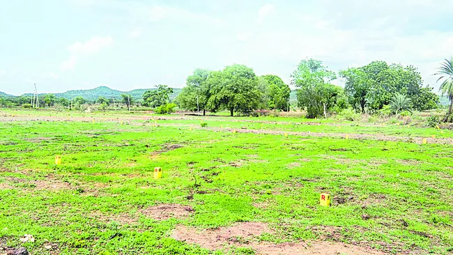 అనుమతులు లేనివి ఎన్నో?