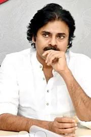 Pawan Kalyan fan Hulchul at Visakhapatnam2