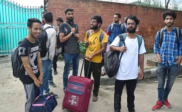 Telugu States Students At Punjab And Srinagar2