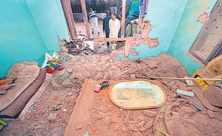 Two civilians killed, 6 wounded in Pakistan shelling in Jammu Kashmir3