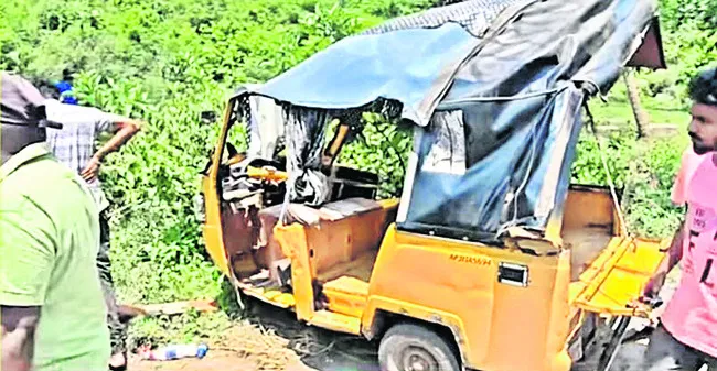 రోడ్డు ప్రమాదంలో ఐదుగురికి గాయాలు 