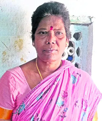 సమయం దొరికే ఫోన్‌లో మాట్లాడుతున్నాడు 