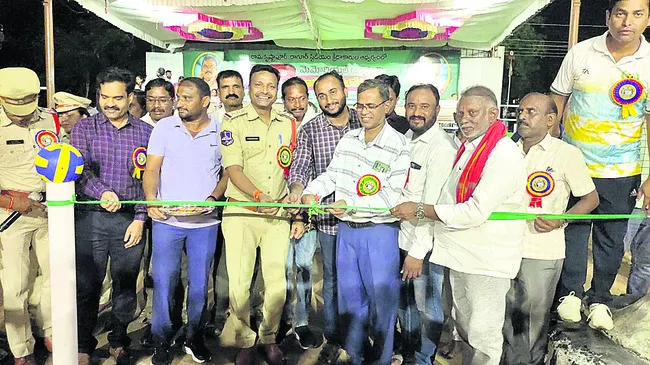 అట్టహాసంగా వాలీబాల్ పోటీలు
