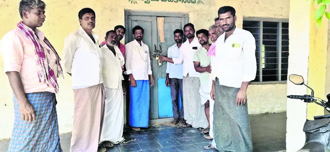 ‘కర్ణాటక వడ్లనే కొనుగోలు చేస్తుండ్రు’