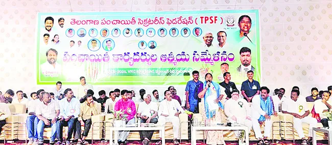 గ్రామాలకు కార్యదర్శులే పట్టుకొమ్మలు