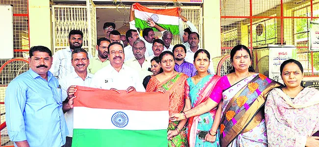 సైనికులకు అండగా ఉందాం