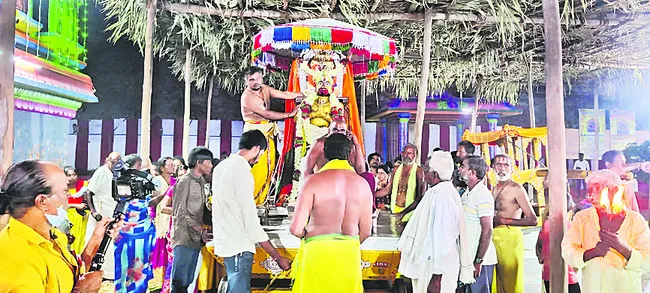 నరసింహస్వామికి                        వైభవంగా హనుమంతు స