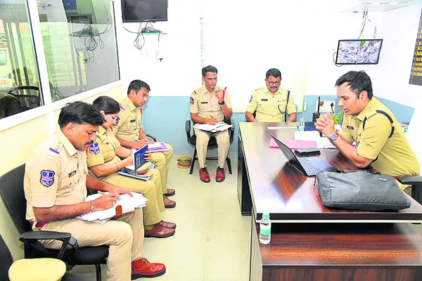 విజిబుల్ పోలీసింగ్కు ప్రాధాన్యం ఇవ్వాలి