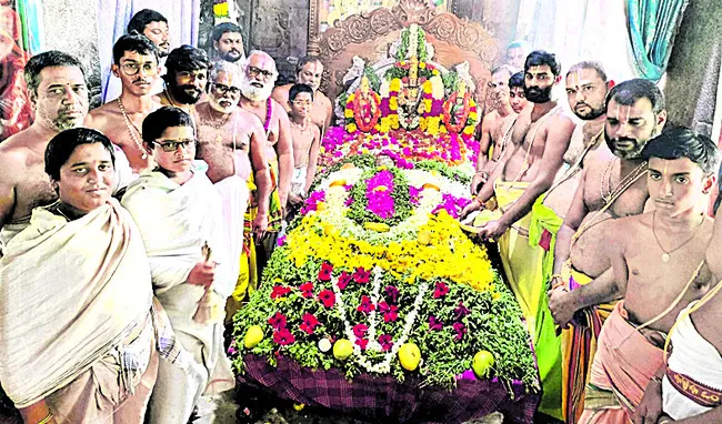 నృసింహునికి లక్ష పుష్పార్చన