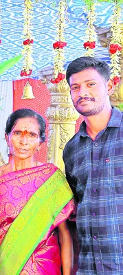 కొడుకు చెప్పగానే ఒప్పేసుకున్న తల్లి..