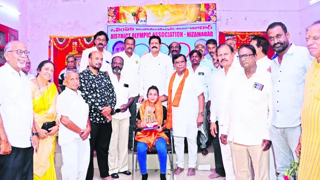 జిల్లా కీర్తిని ప్రపంచానికి చాటిన సౌమ్య 