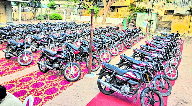 బైక్ చోరీల ముఠా ఆటకట్టు
