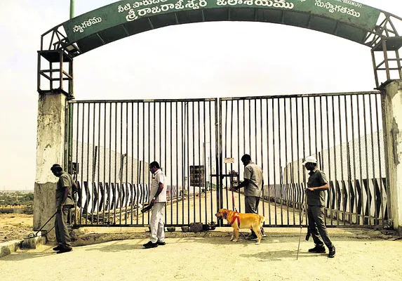 ప్రమాదవశాత్తు బావిలో పడి యువకుడు మృతి