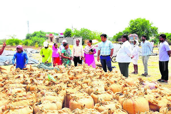 మిల్లర్లు కోతలు విధించొద్దు