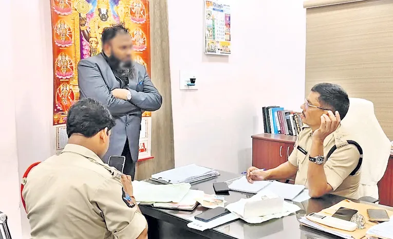 Vizag Long Beard Man Suspected Walking over the City