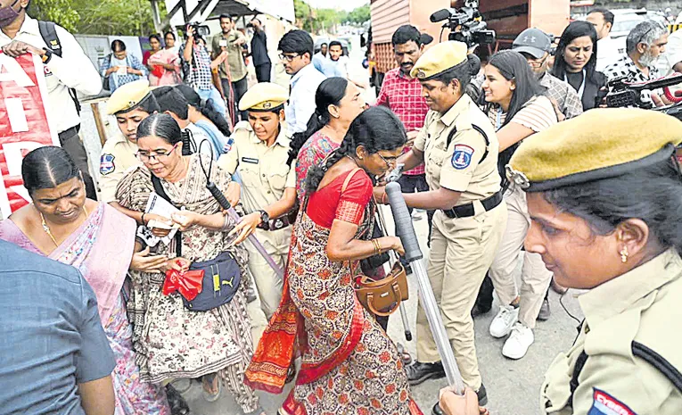 women protest against miss world pageants