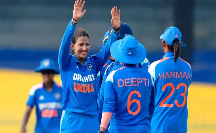 India wins Women's ODI Tri-Series, beats Sri Lanka by 97 runs in final