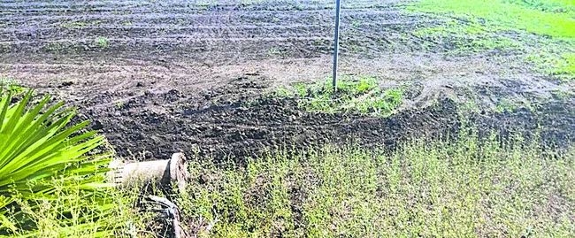 అదును చూసి మట్టి అక్రమ తవ్వకాలు 