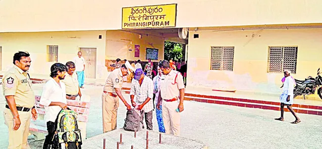జిల్లా వ్యాప్తంగా కొనసాగుతున్న పోలీసుల తనిఖీలు