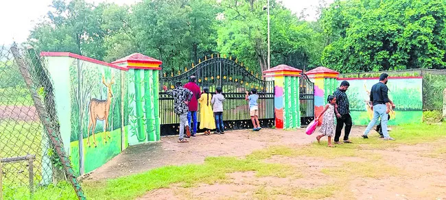 కిన్నెరసానిలో పర్యాటకుల సందడి