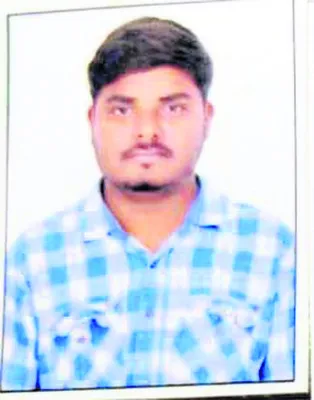 ఆగి ఉన్న డీసీఎంను ఢీకొన్న బైక్: వ్యక్తి మృతి