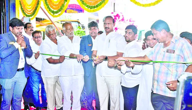 ఏజేఆర్ ఆటోమోటివ్స్ షోరూం ప్రారంభం