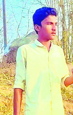 ట్రాక్టర్ కింద పడి విద్యార్థి దుర్మరణం