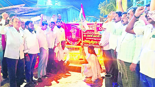 కొవ్వొత్తులతో శాంతి ర్యాలీ