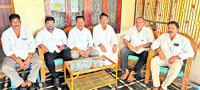 మహిళలకు ఇచ్చే గౌరవం ఇదేనా ?