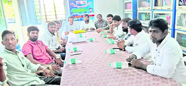 డీఎంహెచ్ఓను సస్పెండ్ చేయాలి