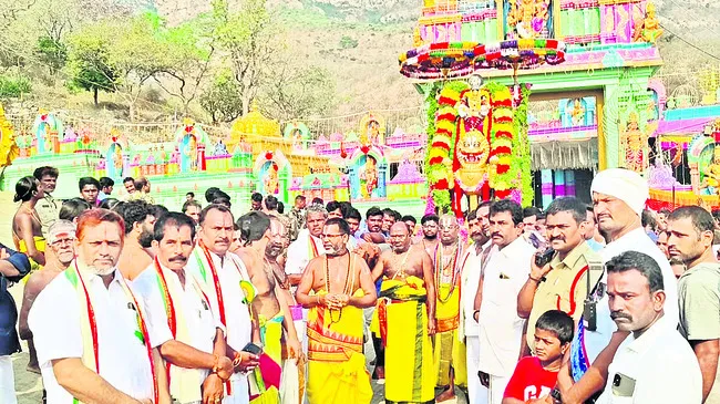 సింహ వాహనంపై నరసింహుడి విహారం