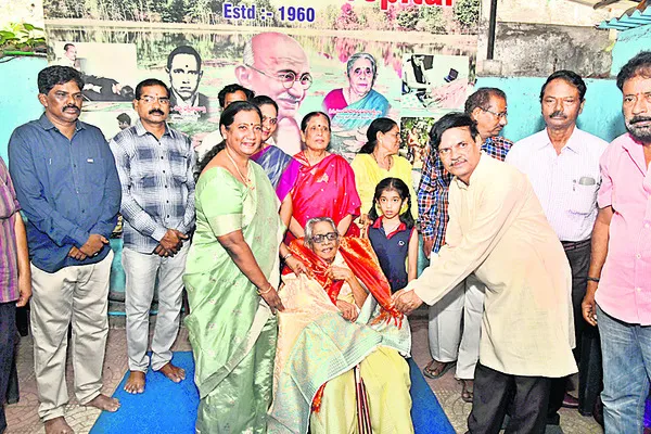 మాతృమూర్తులే సమాజానికి దిక్సూచి