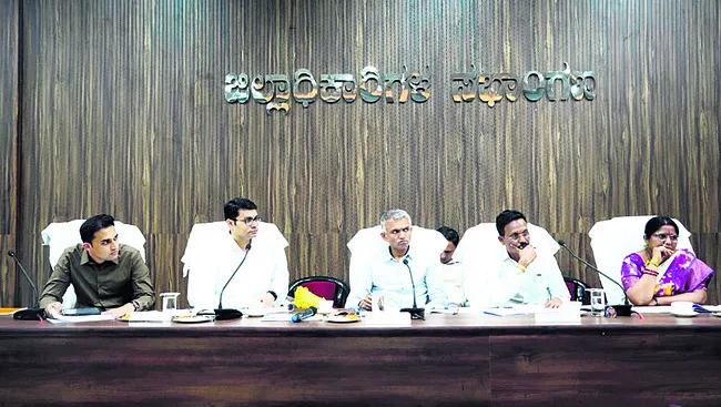 20న లక్ష పేద కుటుంబాలకు ఇంటి పట్టాల పంపిణీ