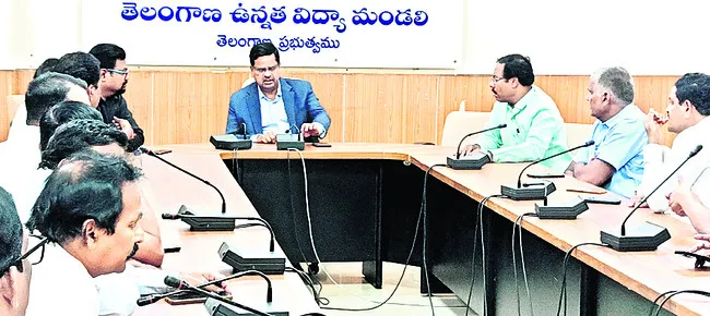 రేపటి నుంచే డిగ్రీ పరీక్షలు