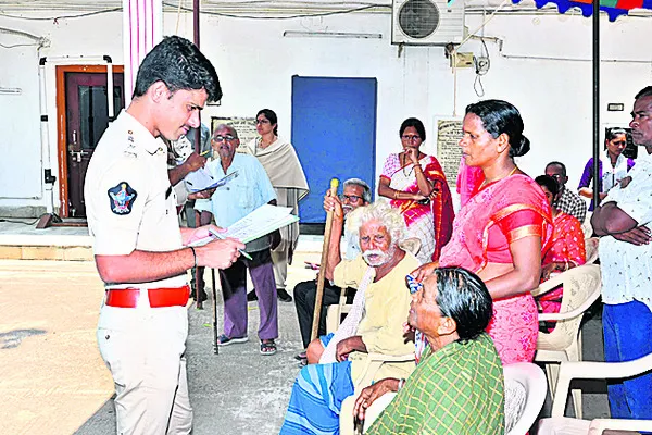 ● ఎస్పీ గ్రీవెన్స్కు 61 వినతులు