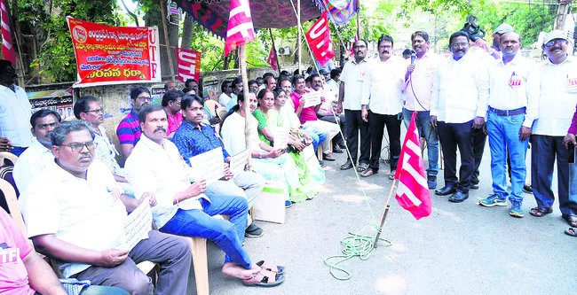 నాటు తుపాకులతో హల్‌చల్‌ 
